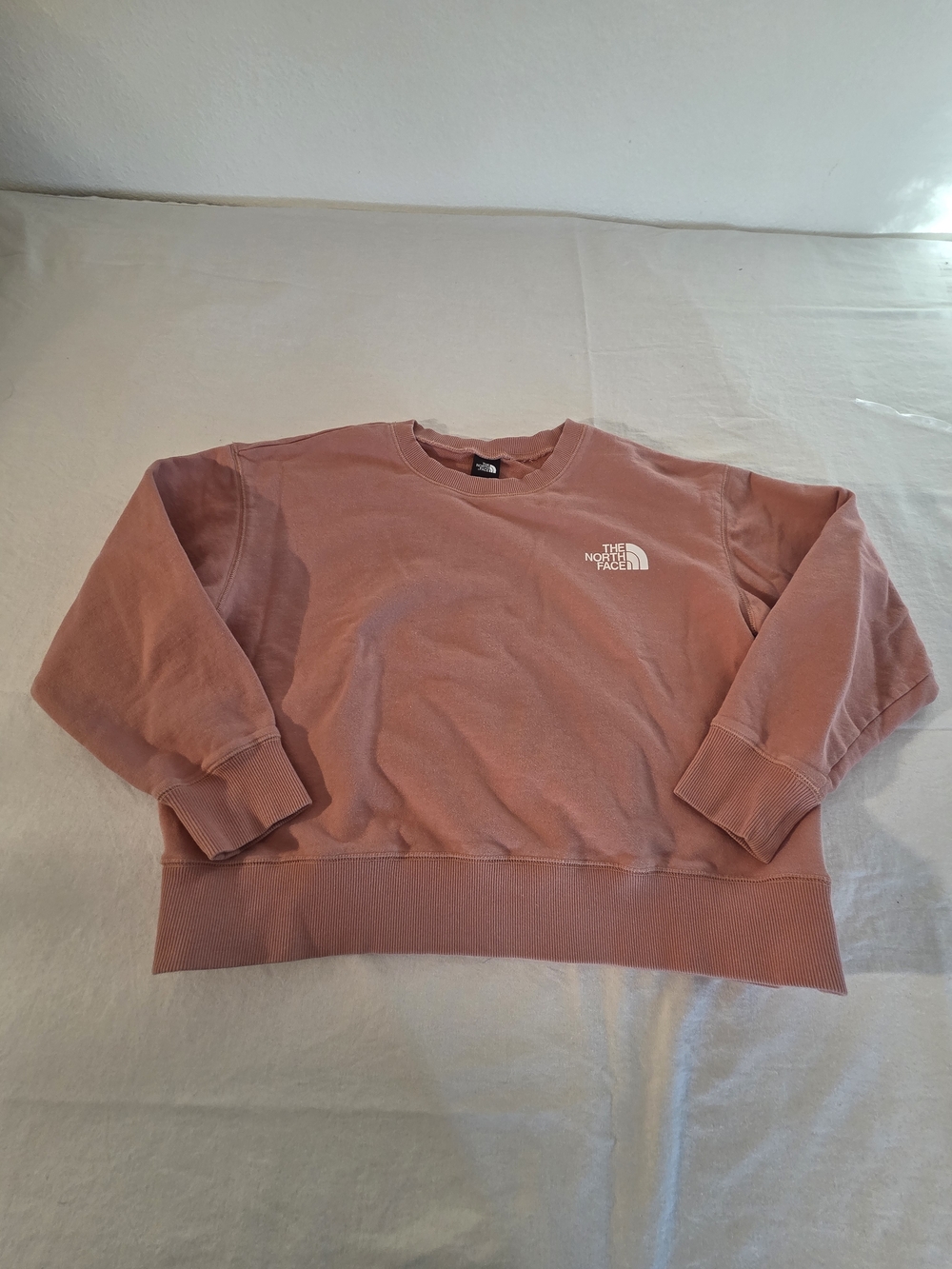The North Face Women's Crop Crewneck Sweatshirt in Dusty Rose. Size Large
